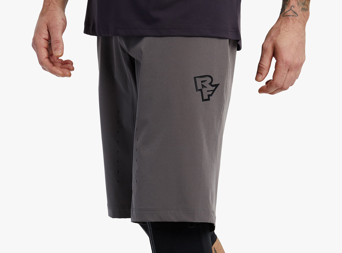 Race Face Traverse MTB Short - Charcoal - 2022 Charcoal Small